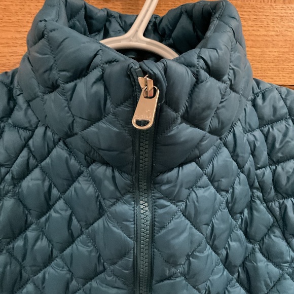 Athleta Whisper Featherless Jacket Borealis Green Coat. Small Tall - Picture 4 of 13